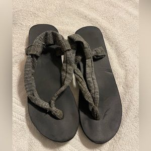 Women’s Gray and Black Sandals